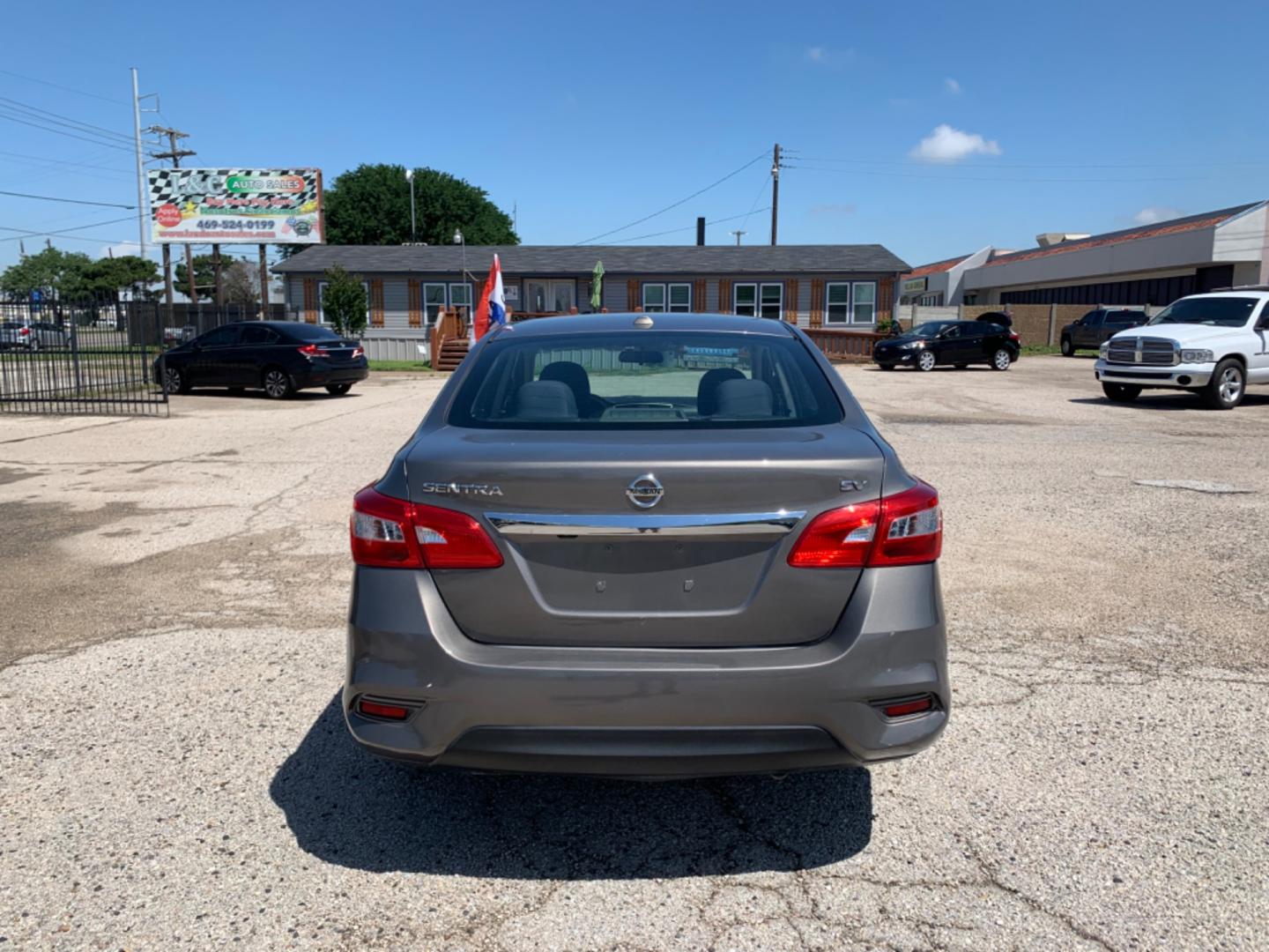 2016 Gray /gray Nissan Sentra SV (3N1AB7AP0GL) , AUTOMATIC transmission, located at 1830 North Belt Line Road, Irving, TX, 75061, (469) 524-0199, 32.834373, -96.993584 - Photo#4